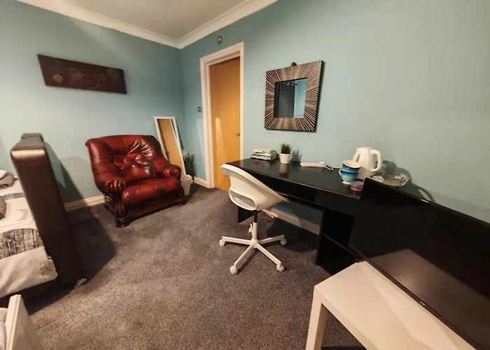 Dble Bed -Room Near Hospital Shared Bathroom